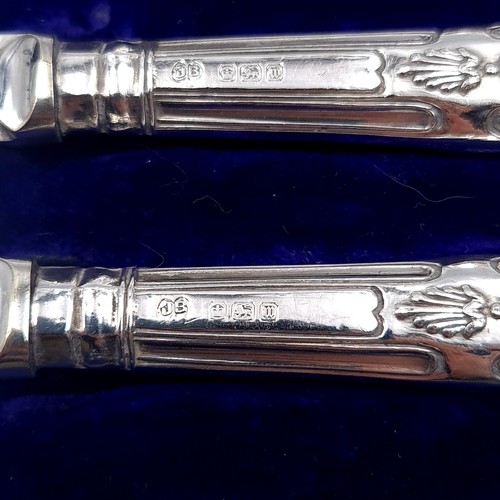 607 - A set of six sterling silver handled butter knives, hallmarked Sheffield, a nice set in original pre... 