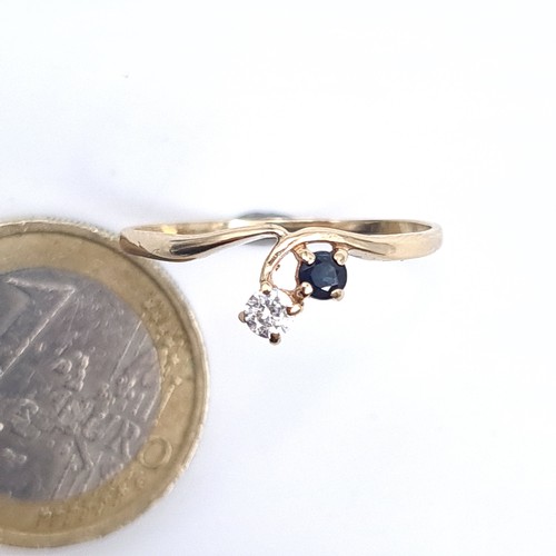 622 - Star Lot : A lovely 9K gold hallmarked ring with diamond and sapphire setting, weight 1.29 grams, si... 