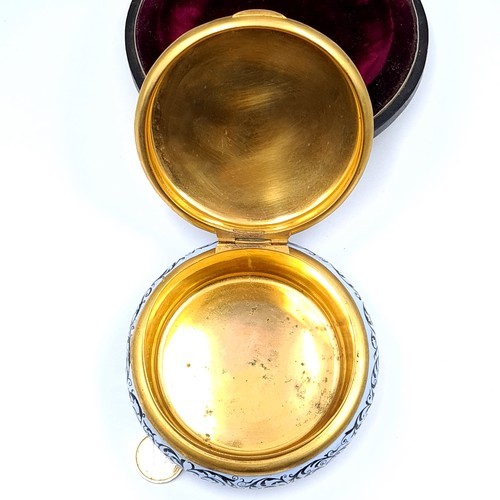 863 - Star Lot : A pretty vintage hinged dish set with a gilded rim ad seed pearl inlay surround, depictin... 