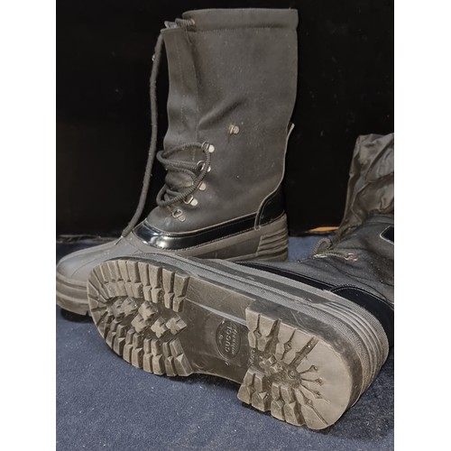 502 - Star Lot :  A fabulous pair of designer Gucci size UK 8 (labelled US 10B) snow boots. Features beaut... 