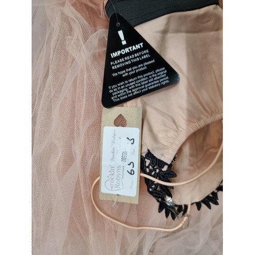 582 - A very pretty brand new tulle dress by Frockin Robin's with a floral lace trim to bodice. Women's UK... 