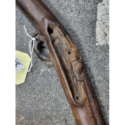 347 - Stat Lot : An incredible antique 19th century percussion fowling gun.