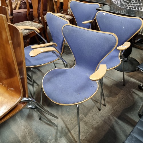 820 - Star Lot : A set of four designer original Arne Jacobsen butterfly  Series 7 armchairs, These chairs... 