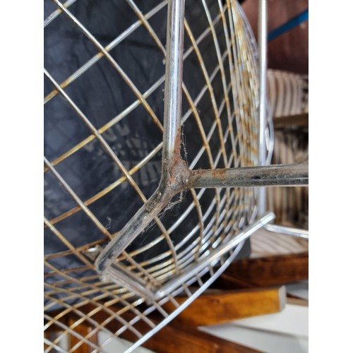 821 - A highly unusual Designer vintage diamond chair in the style of Harry Bertoia for Knoll. Pair of the... 