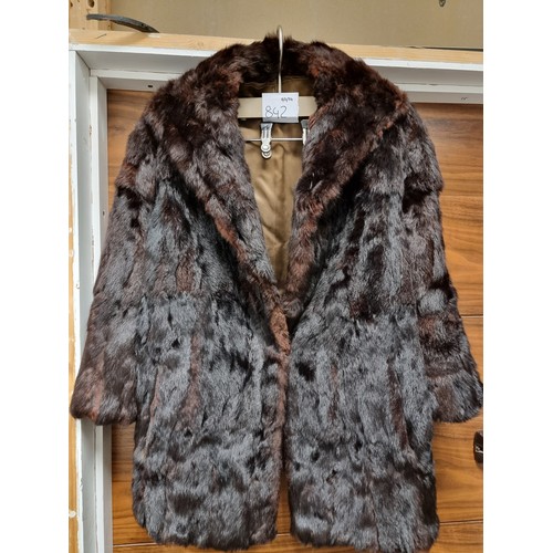 842 - A lovely genuine mink fur jacket with flowy sleeves and two front pockets. In very good condition.