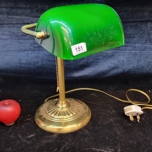 151 - A handsome brass bankers table lamp with stunning green shade and chain pull. In good condition.