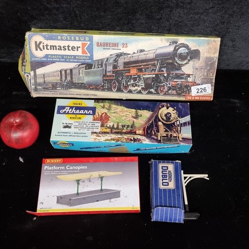 226 - Four model trains including a Kitmaster Baureihe 23 plastic model, a Hornby Dublo loading gauge in i... 