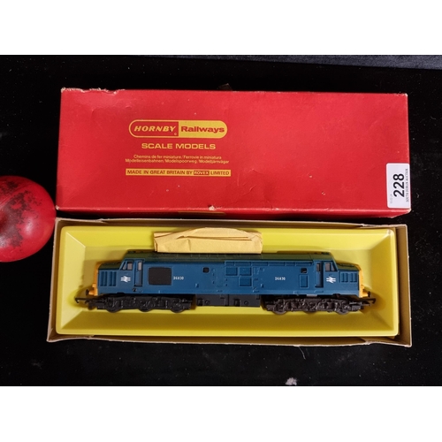 228 - A superb vintage Hornby scale model of a Caledonian railway 4-2-2 locomotive train. Complete with or... 