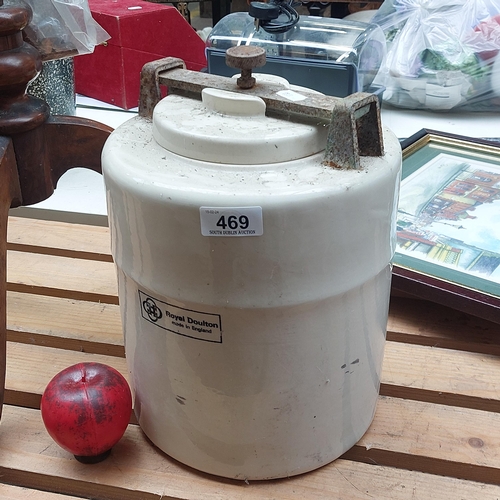 469 - An antique 1900s Royal Doulton ball mill / grinding jar. This is very heavy with an unusual locking ... 