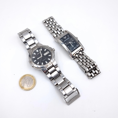 528 - A Seiko wristwatch set with black dial, luminous baton dial, sweep second handand day-date just, wat... 