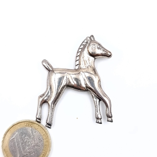 535 - A sterling silver brooch in the form of a foal, 4cmx3.5cm.