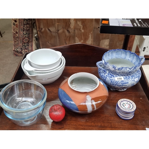 658 - An assortment of ceramic items including decorative plates, ceramic mixing bowls, glass bowls, a han... 