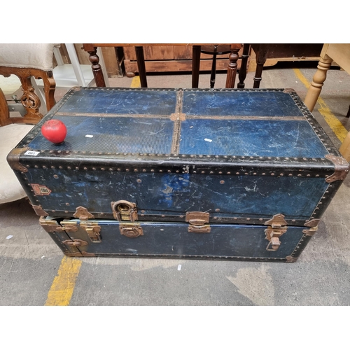 661 - A super vintage trunk / chest with brass stud reinforcements to sides and top, opening to reveal lar... 