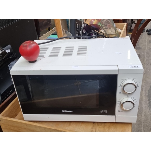 662 - A Dimplex branded microwave model 980509, with 700 W output. In a white finish.