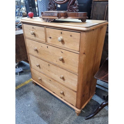 724 - Star Lot : A fabulous vintage solid pine chest of drawers featuring 3 large pull out drawers and a f... 