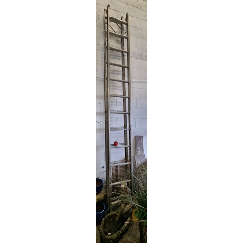 822 - A very tall Sears aluminium extending ladder with twelve rungs. Extends to 24 feet.