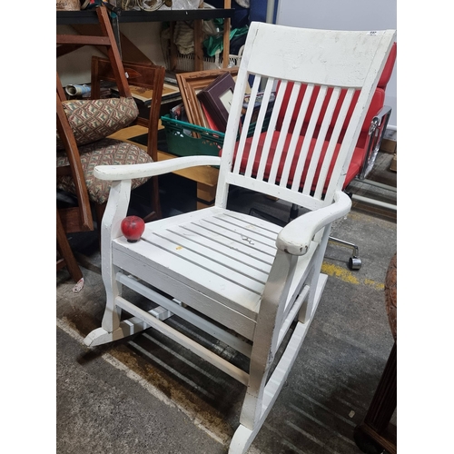 1006 - Vintage: Charming white-painted wooden rocking chair, In good order . A nostalgic piece with a cozy ... 