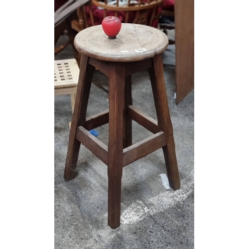 969 - Robust oak stool, with a well-worn patina, exuding rustic charm and durability. Info vendor.