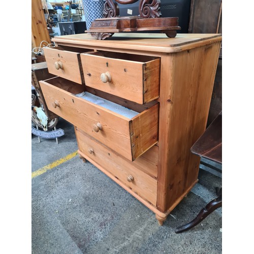 724 - Star Lot : A fabulous vintage solid pine chest of drawers featuring 3 large pull out drawers and a f... 