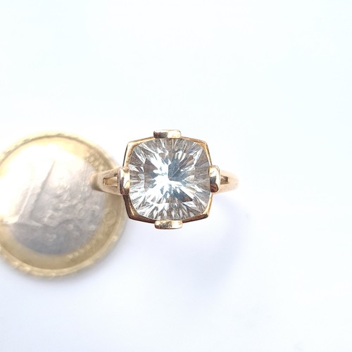 510 - Star Lot : A very attractive vintage aquamarine stone ring with claw setting, ring size P, weight 3.... 