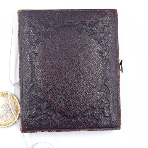 544 - A Victorian leather cased coloured dauguerreotype picture. Item in very good condition.