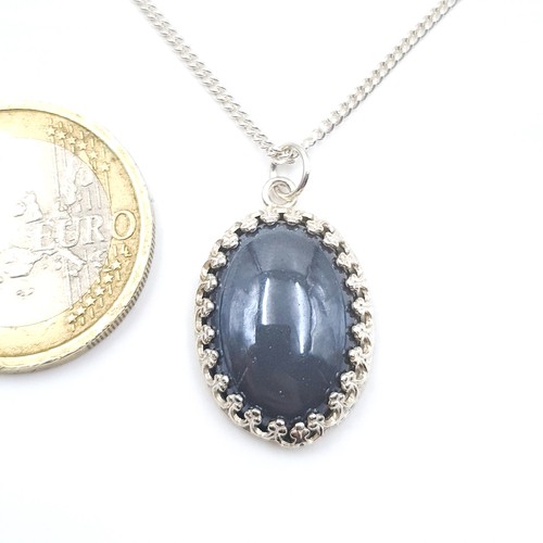 546 - An agate stone pendant necklace with sterling silver chain, length of chain 56cm.