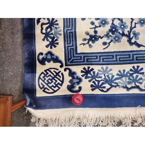 993 - Star Lot: A marvelous thick pile hand knotted woolen rug in a breathtaking blue and white Chinese pa... 