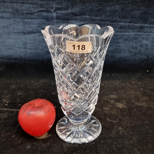 118 - A beautiful high quality Waterford Crystal pedestal vase in the Kinsale pattern in very good conditi... 