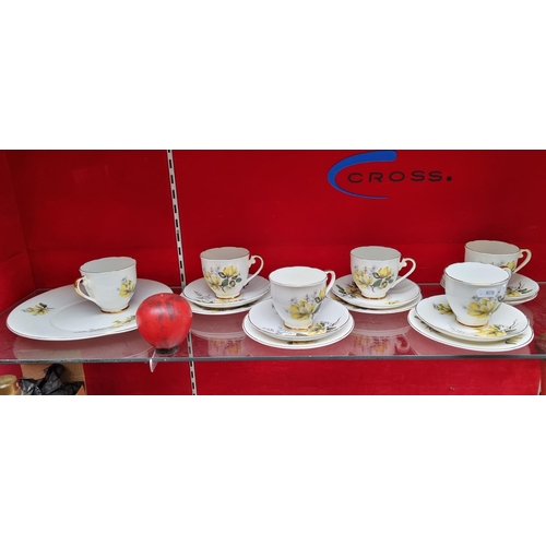 373 - A charming 17 piece Royal Grafton bona China tea set including sandwich plate, cups, saucers and sid... 