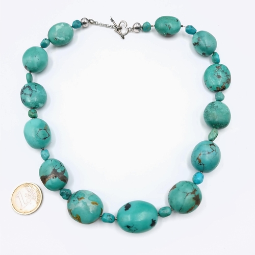 541 - A turquoise stone necklace with silver clasp. Length of necklace 46 cms and weight is 131.55 grams p... 