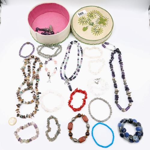 560 - A good collection of quality necklaces and bracelets. Mostly polished stone examples with good lengt... 