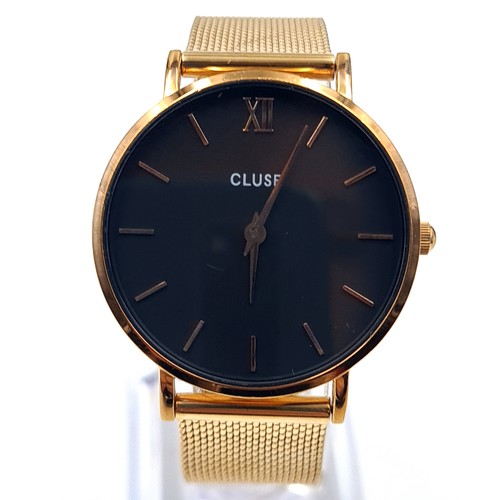 537 - A Jon Von Arx cluse wrist watch with gold pattern dial and hands together with a gold mesh bracelet.