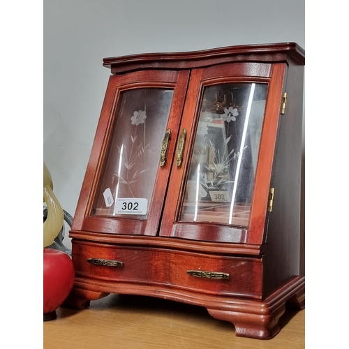 302 - A very pretty neatly sized jewellery box with double doors to front, mirrored back and pullout drawe... 