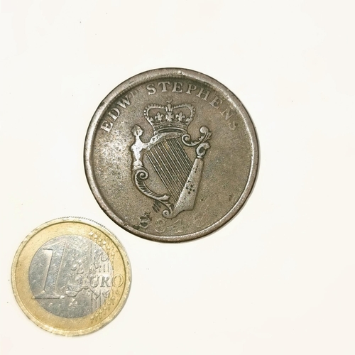 526 - An Irish copper coin dated 1818.