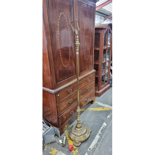 1029 - A superb solid brass early 20th Century lovely floor lamp with reeded column leading to a wide intri... 