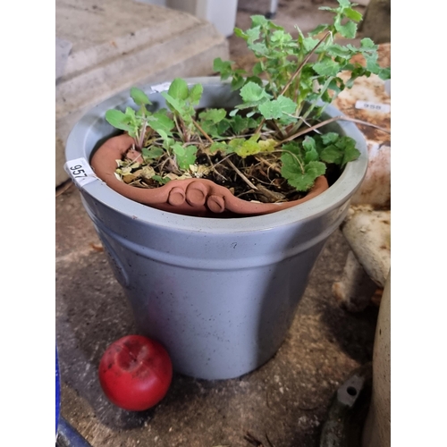 957 - A terracotta planter along with a Heritage garden planter. Heritage pots are perfect for adding a to... 