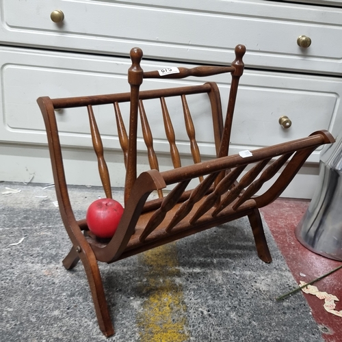 875 - A charming Mid Century wooden spindle magazine rack. Beautiful classic design.