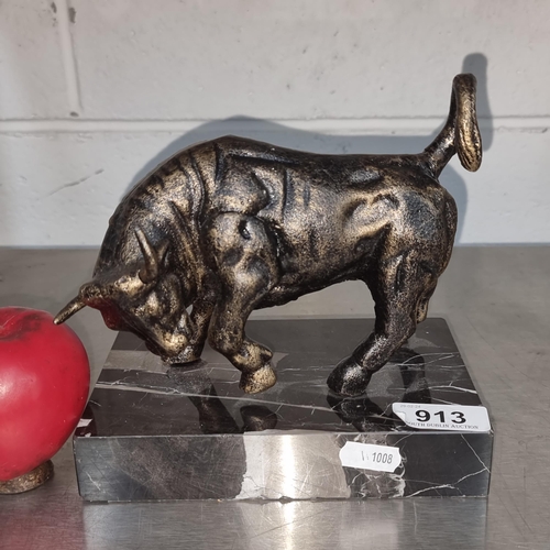 913 - A very heavy bronze sculpture of a charging bull mounted on a heavy marble base.