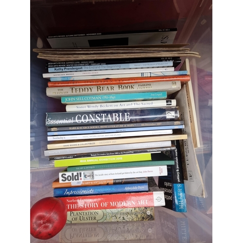 354 - A very good large box of art and history literature, dating from various years, perfect for connoiss... 