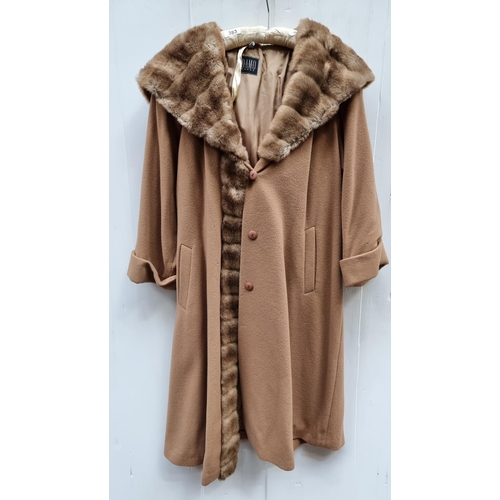 383 - A very stylish DAMO Donna vintage coat, plush faux fur collar, classic three-button front, encapsula... 