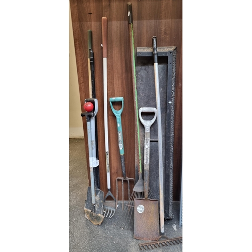 401 - A selection of nine garden tools including Draper and True Temper.