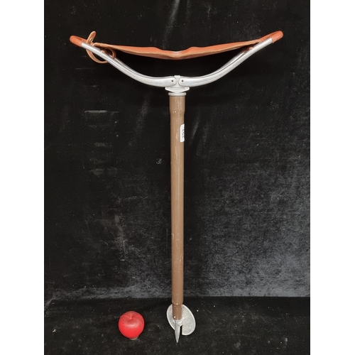 293 - A wonderful Gamebird shooting stick with leather foldout seat. In good order.