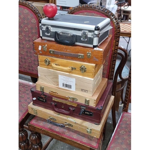 642 - Seven vintage of arts and crafts cases, in a variety of styles and sizes Ideal for collectors and cr... 