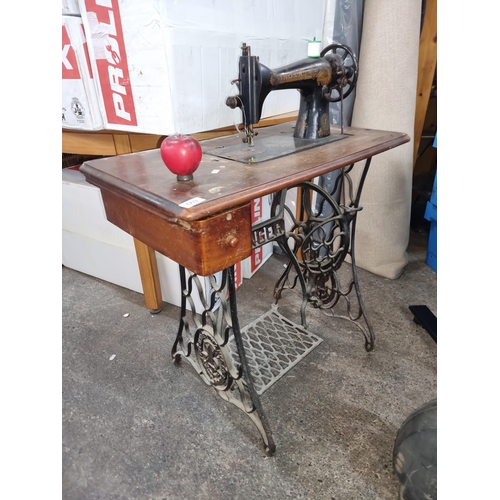 669 - Star Lot : A fab antique singer sewing machine with wooden work table and original foot pedal. Very ... 