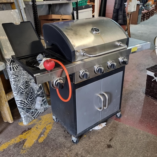 920 - A Very good stainless steel outdoor gas BBQ grill, complete with side burner and storage cabinet. Ge... 