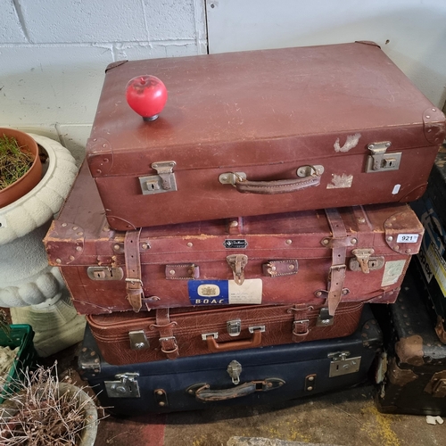 921 - 4 Vintage luggage pieces with distressed leather, various sizes.