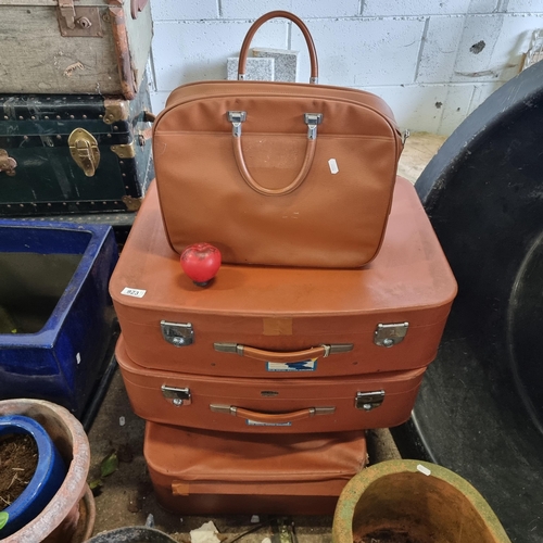 923 - Vintage travel set, richly patinated leather, complete with key, imbued with a sense of adventure.