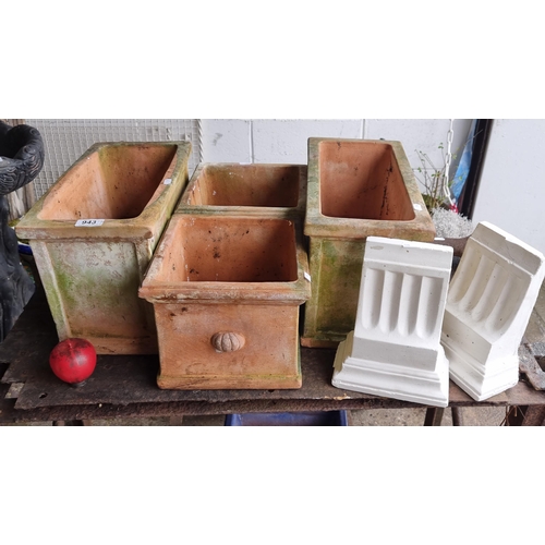 943 - Star lot : 2 large rectangular terracotta planters, 2 nice square terracotta planters and 2 white ro... 