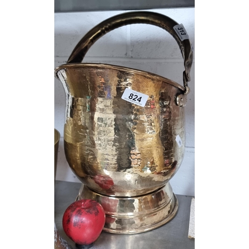 824 - A handsome vintage brass coal scuttle, featuring a hammered finish and carrying handle, evoking earl... 