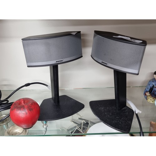 805 - A pair of high quality Bose portable speakers.